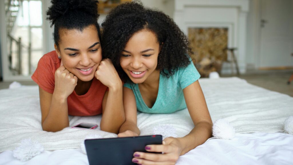 Kwetsbaar en krachtig tegen misinformatie: lessen voor een effectieve aanpak met jongeren